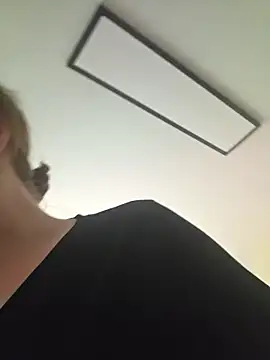 julimonroe 现场聊天室