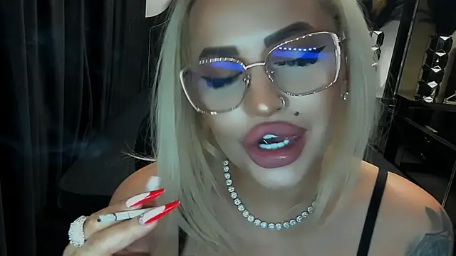 Pokój czatu na żywo – LovelyBlondyxx