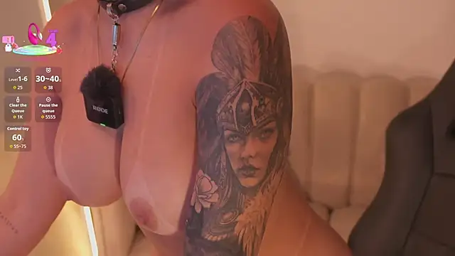 MadelineFoxのライブチャットルーム