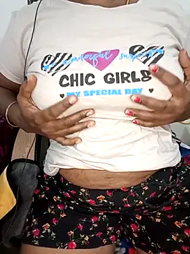 Tamil-hotwife's Live Chat Room