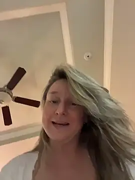 Živá chatovací místnost Vivian_MayXxX