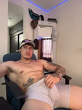 חדר צ'אט בשידור חי של strongboy_