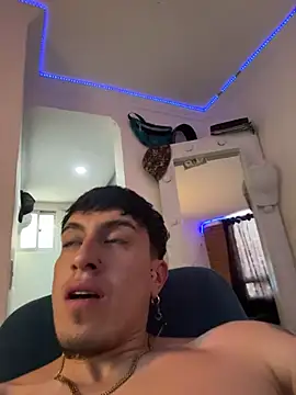 Онлайн чат strongboy_