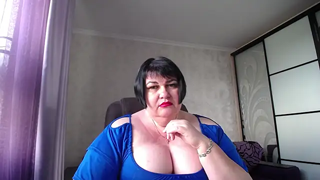 AlluringCurves Adlı Modelin Canlı Sohbet Odası