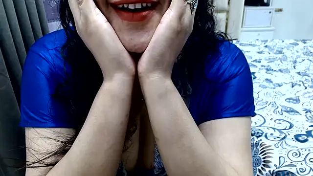 Lovelywife786's Live Chat Room