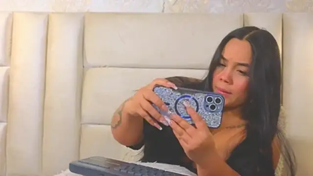 EmilyQueen3x live-chat rom