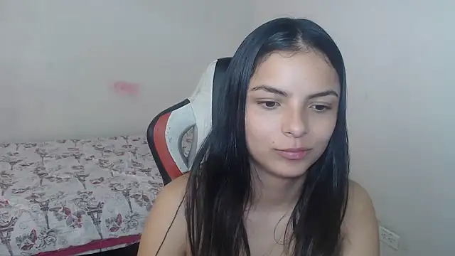 rosella_69 Adlı Modelin Canlı Sohbet Odası