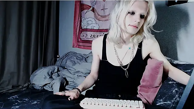 Alien_Bella's Live Chat Room