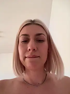 clara_k Live chatroom
