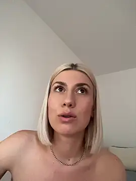 clara_k Live chatroom