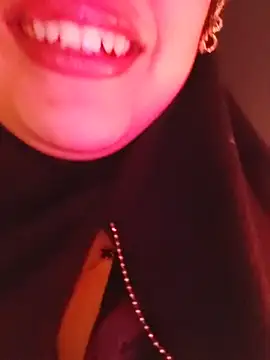 Elinaax's Live Chat Room