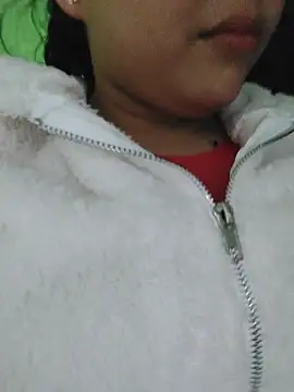 Elinaax Adlı Modelin Canlı Sohbet Odası