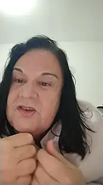 غرفة دردشة Yaya_Mineira المباشرة