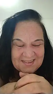 Yaya_Mineira Adlı Modelin Canlı Sohbet Odası
