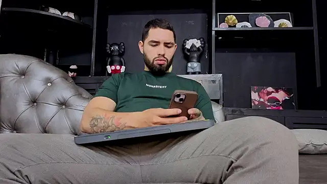 matteosantos' Live Sex Cam Show
