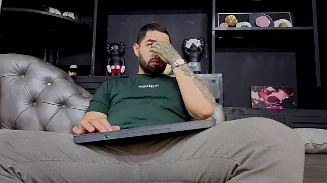 matteosantos' Live Sex Cam Show