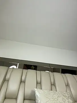 ALISSON_FOXXX1 Adlı Modelin Canlı Sohbet Odası