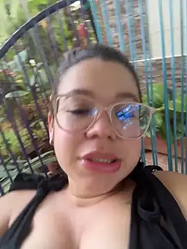 Phòng Chat Trực Tiếp Lucyklein2022