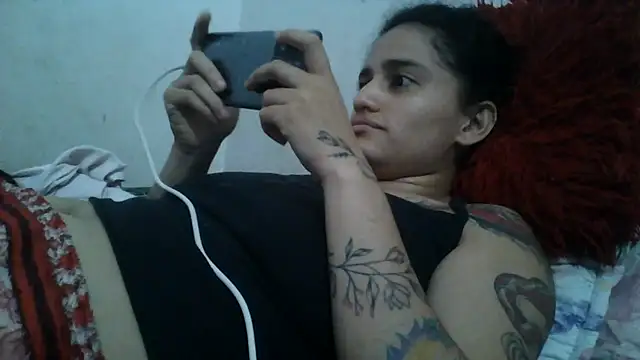 girl_tits élő chatszobája