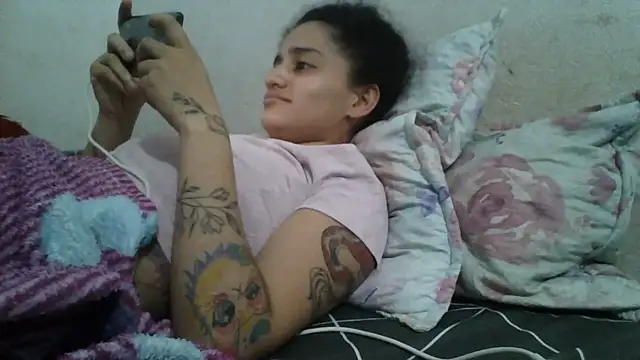 girl_tits Adlı Modelin Canlı Sohbet Odası