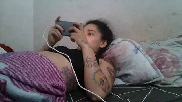 girl_tits élő chatszobája