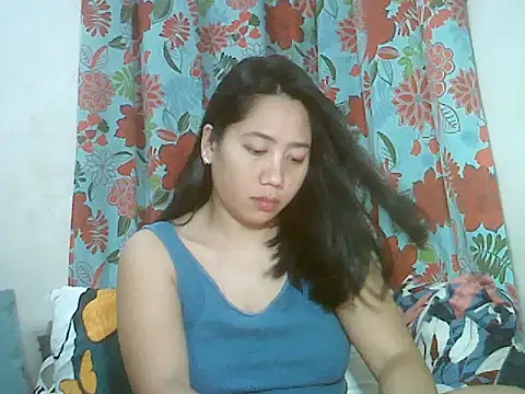 LOVENAYRA1 – live sex-cam-show