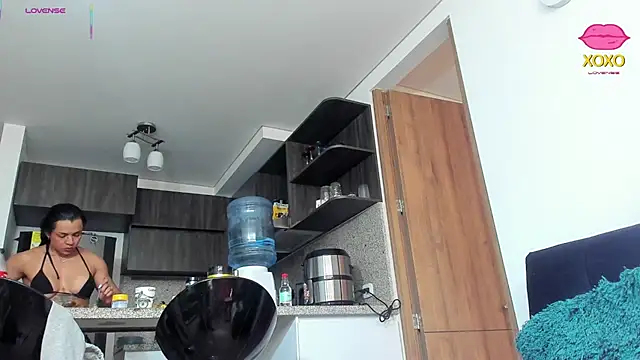 Živá chatovací místnost Bessie32