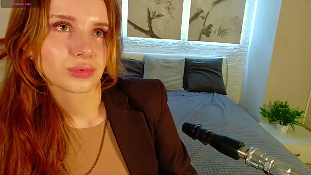 Betty_June Adlı Modelin Canlı Sohbet Odası