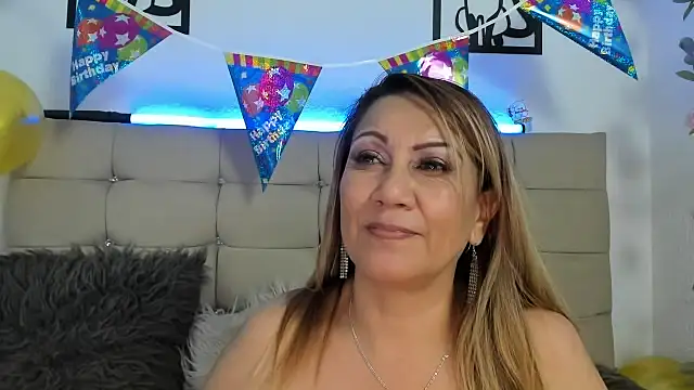 غرفة دردشة yayita_mature المباشرة