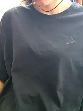 Aashikalaa Adlı Modelin Canlı Sohbet Odası