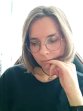 Aashikalaa Adlı Modelin Canlı Sohbet Odası