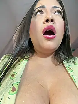 חדר צ'אט בשידור חי של cami_ortiz__