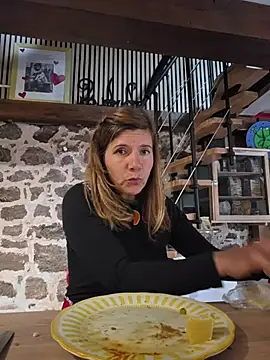 غرفة دردشة Lina_lou4 المباشرة