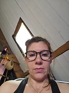 Seks show uživo modela Lina_lou4 na kameri