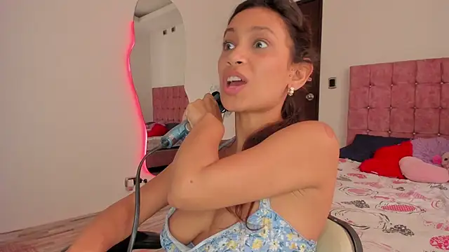 Sala de chat ao vivo de cora_22