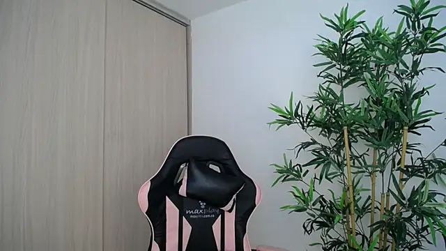 חדר צ'אט בשידור חי של katie_jane1