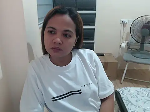 xTheLastVIRGINx's Live Chat Room