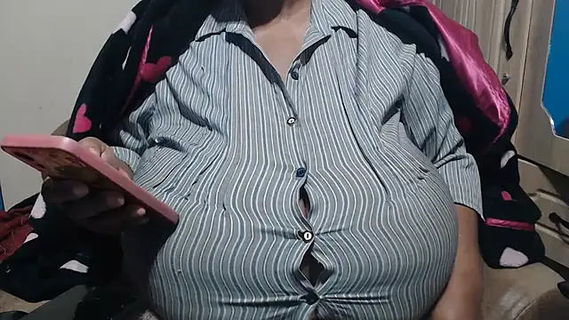 Živý XXX chat CUTEFIRMMELONSS