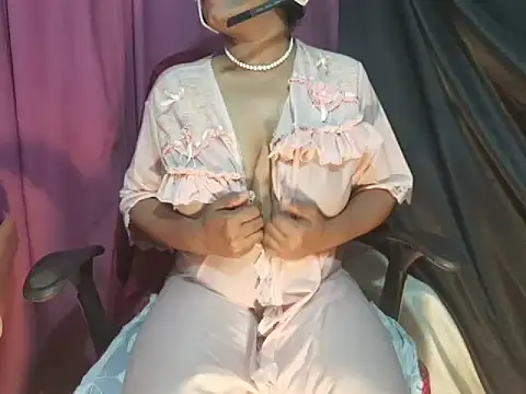 Chat soba uživo modela shani-akki