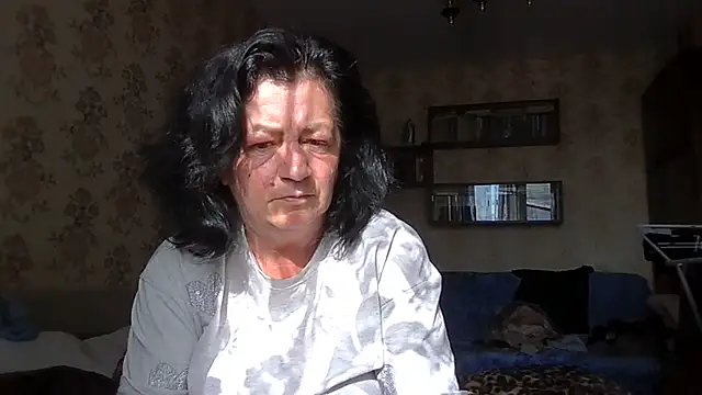 GypsiQueen2's Live Chat Room