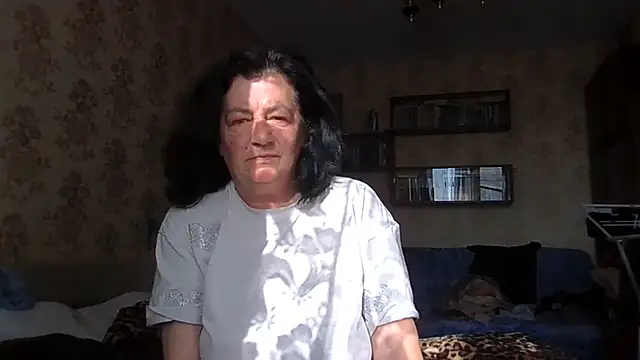 GypsiQueen2's Live Chat Room