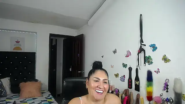 mature_bigboobs10's Live Chat Room