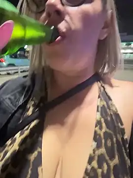 EvaWelly Adlı Modelin Canlı Sohbet Odası