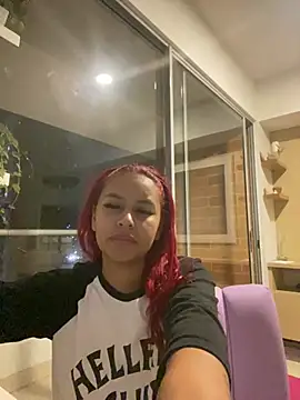 Koral___ Adlı Modelin Canlı Sohbet Odası