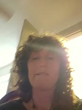 חדר צ'אט בשידור חי של mossy_kiss