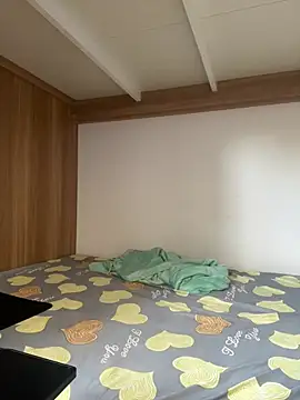 Comprom1se Adlı Modelin Canlı Sohbet Odası
