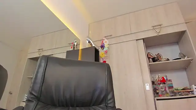 BellaFlaming's Live Chat Room