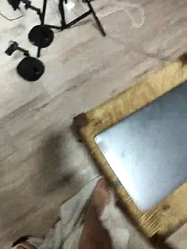 Ladymiri85's Live Chat Room
