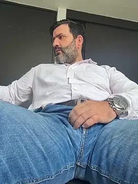 ห้องแชทสดของ Hairy_Dad86