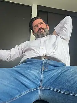 Pokój czatu na żywo – Hairy_Dad86